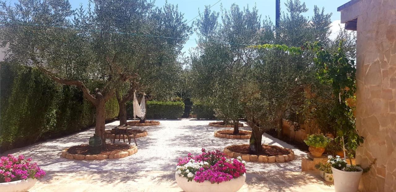 I Cinque Trulli With Swimming Pool Villa Martina Franca Exterior photo